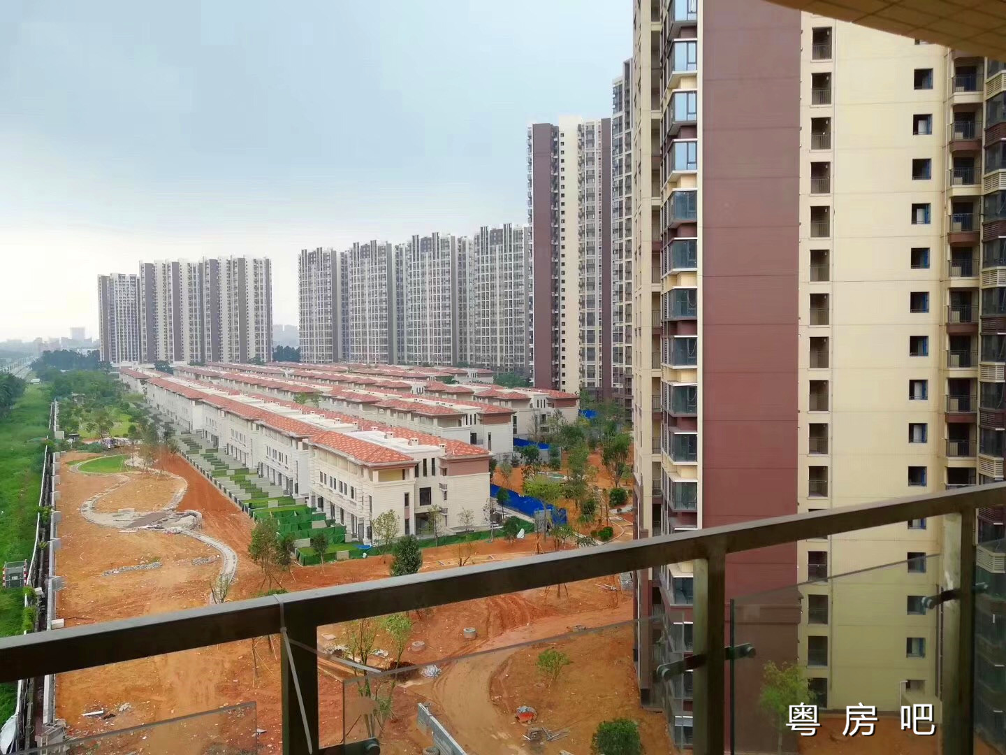 东莞大岭山中心区《莲湖雅苑》商品房旁边小产权房出售 均价6500元 带天燃气