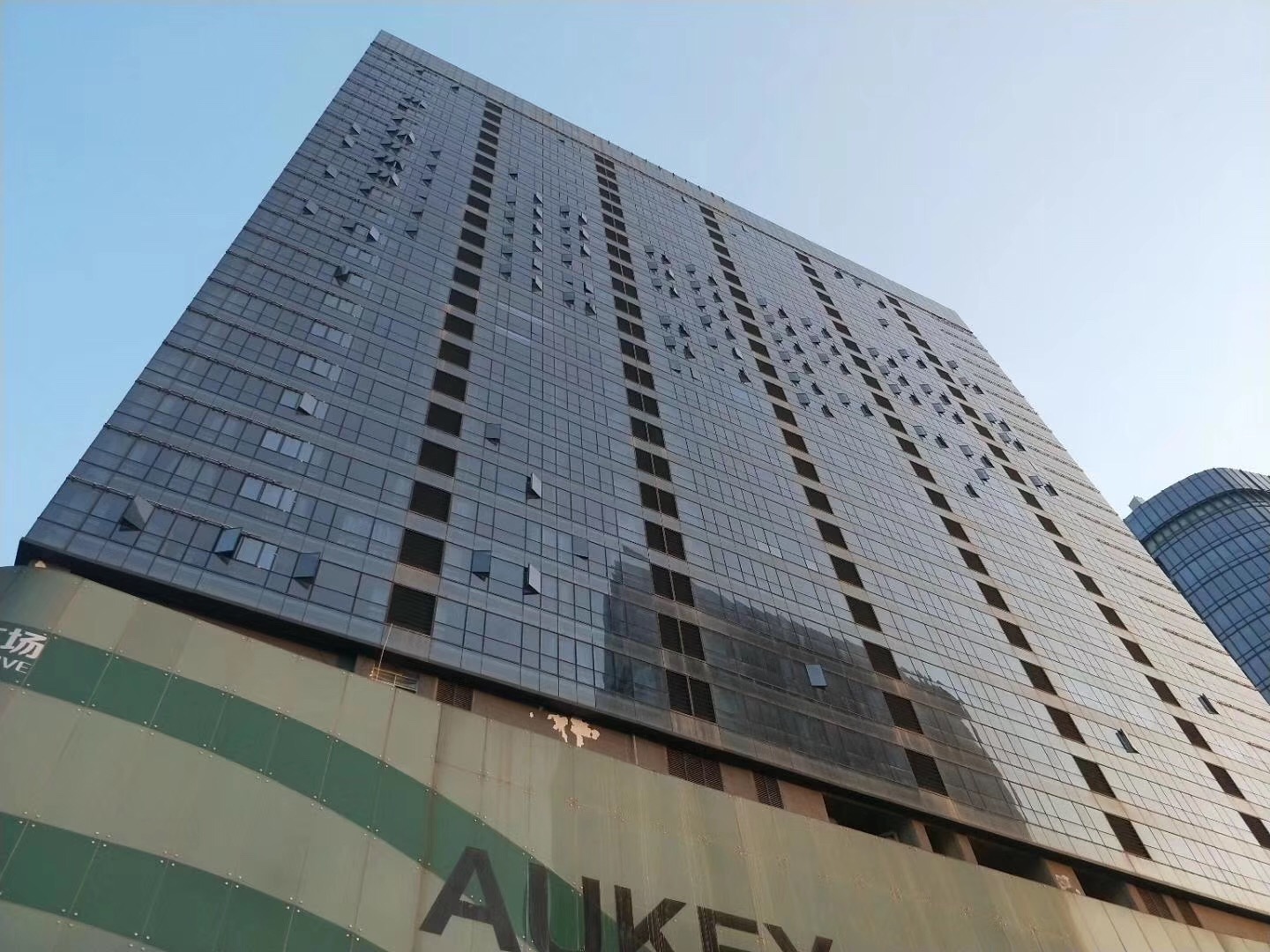 深圳平湖3栋大型统建楼《十号公馆》带花园和停车场 10号线地铁口50米 