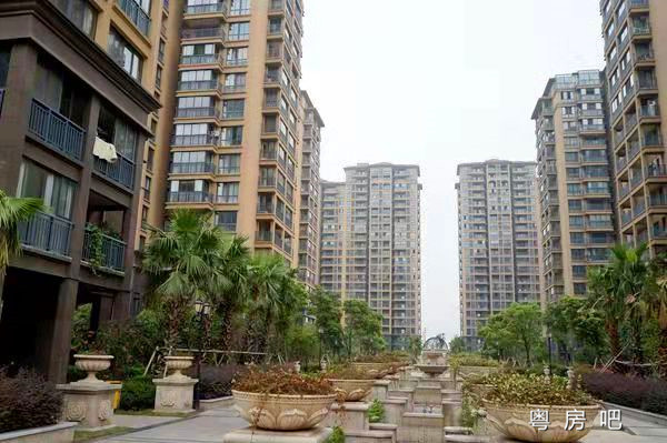 宝安松岗地铁口《永辉花园》16栋大型花园统建楼 带停车场和天燃气 平层和复式户型