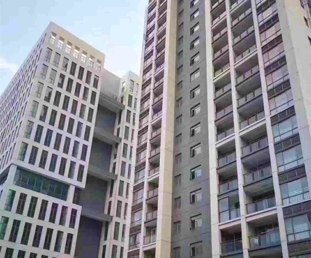 龙岗平湖3栋大型统建楼《华城东苑》10号线禾花地铁口物业，自带大型商业、地下停车场和天燃气 总价70.8万起