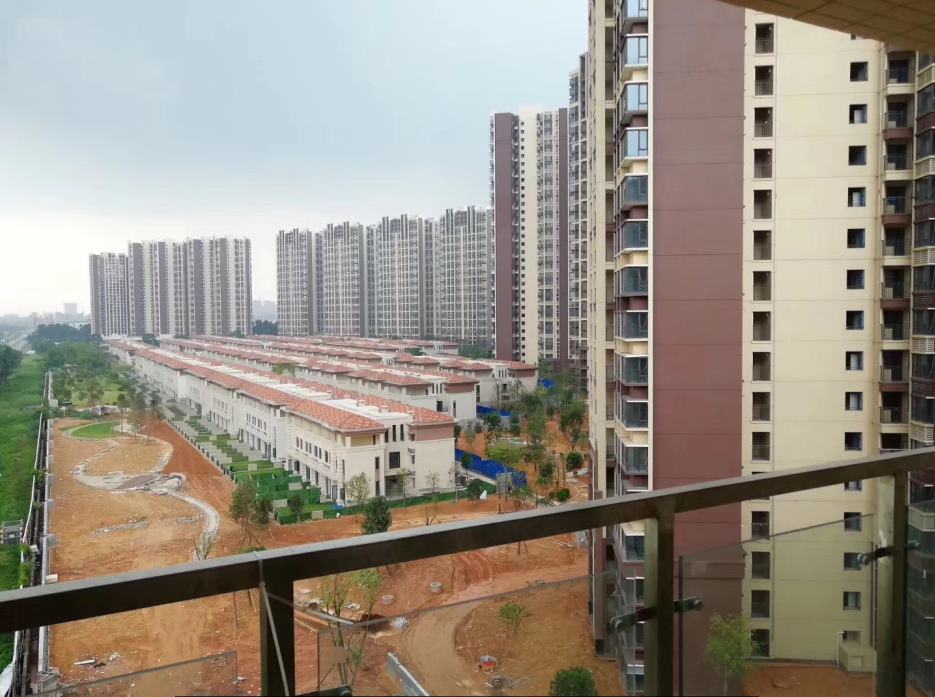 东莞大岭山光大山湖城旁《麓湖壹号》精装小产权房出售 均价4380元，带天燃气