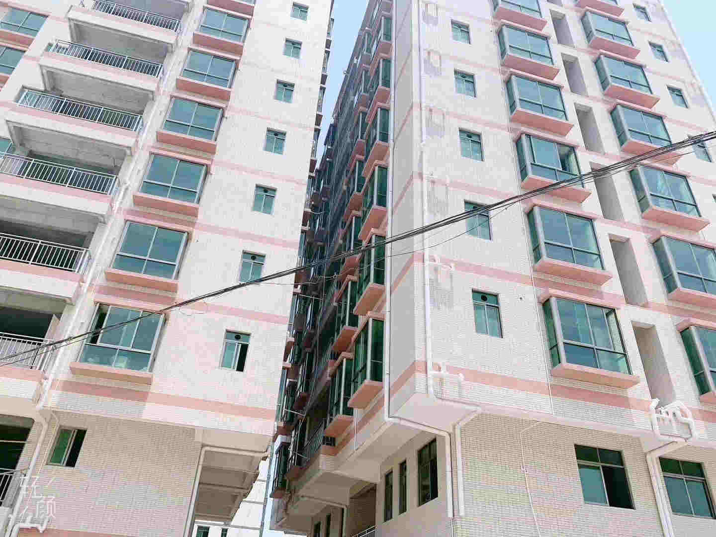 东莞大岭山石榴村《松湖碧水湾》AB两栋小产权房 三房总价35.8万 