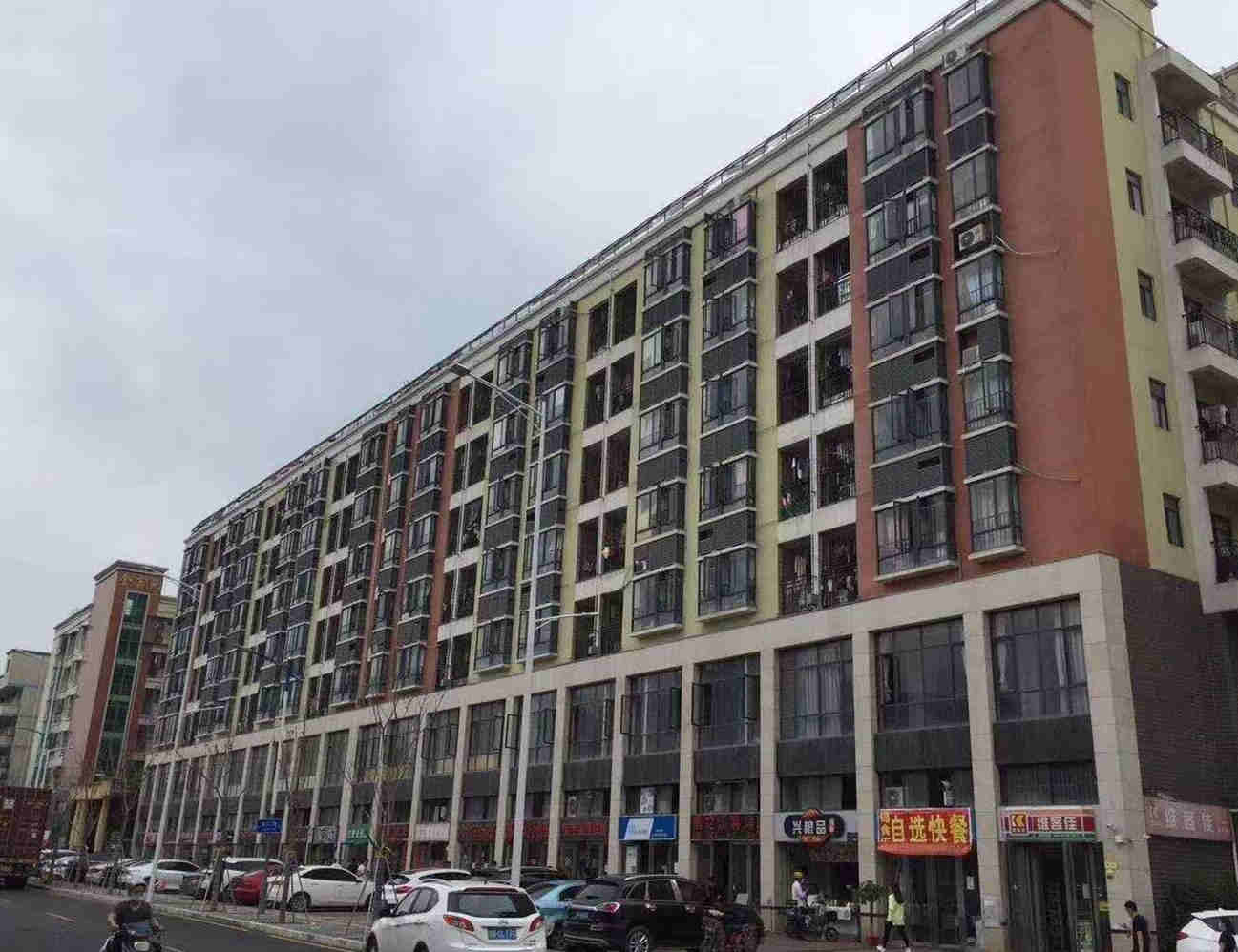 观澜大水坑《伴山花园》5栋大型花园统建楼，精装修交房 可分期5年