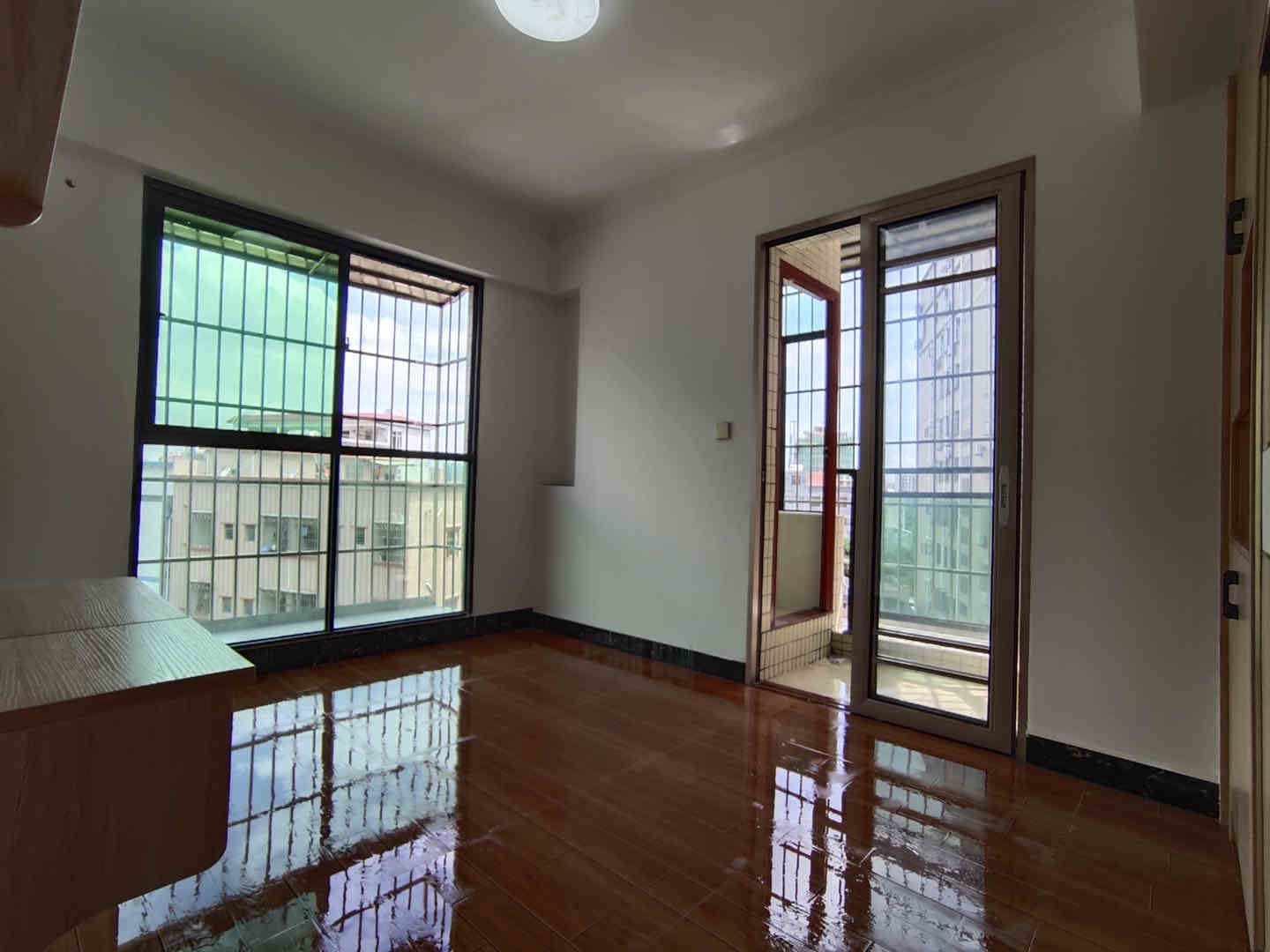 东莞大岭山《松湖岭苑》地铁口小产权房  一房一厅总价低至15.8万一套