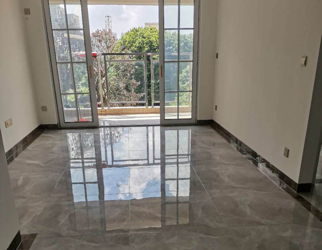 东莞大岭山边岭《松湖名苑》小产权房  R1线地铁口800米 与松湖为邻 可分期三年