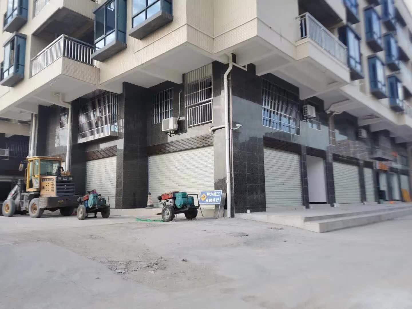 东莞长安4栋大型花园统建楼《滨海新城》西站轻轨口400米 通燃气 免费1:1停车位