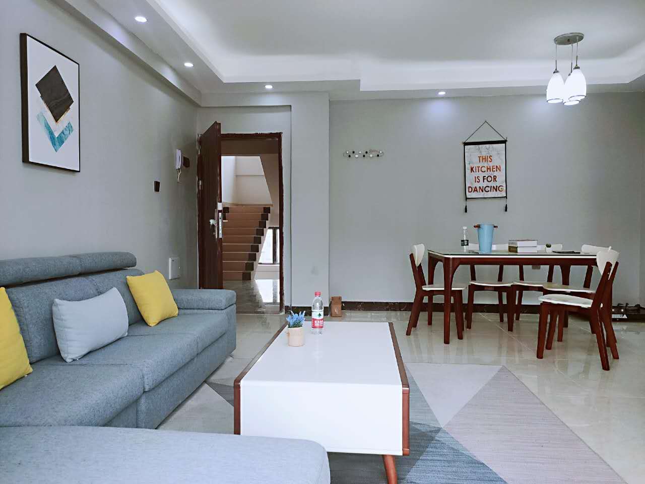 东莞大朗中心沃尔玛旁拆迁房《中央新城》两栋联排封闭式管理 车位充足 拆迁办已进驻