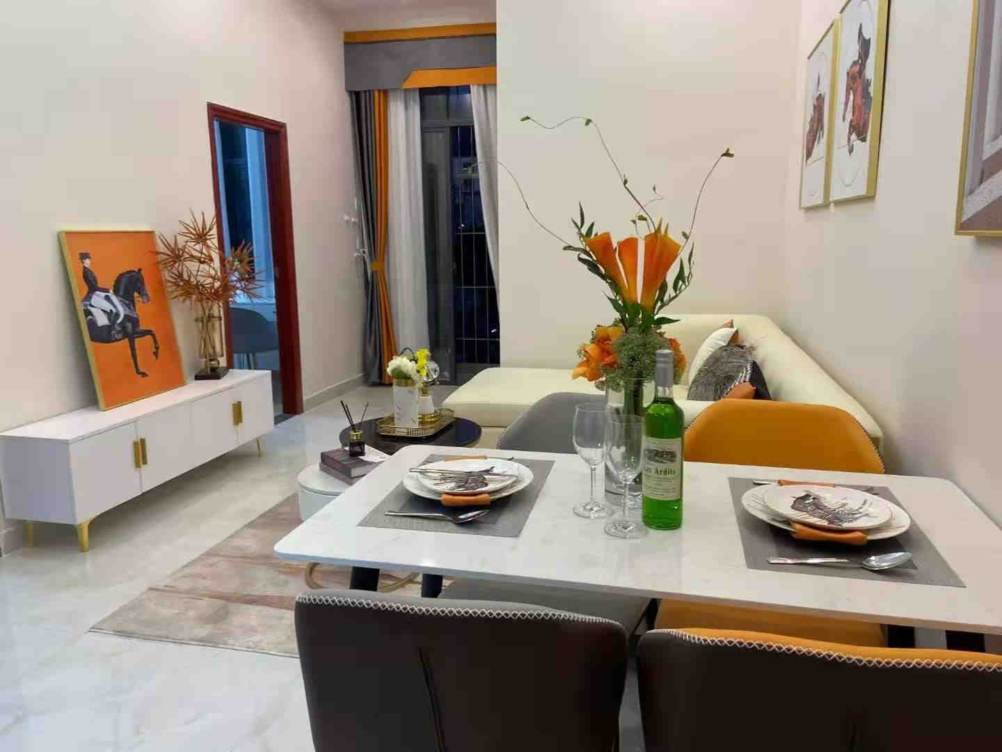 石岩应人石《鸿景豪苑》小产权房 原始户型精装修 13号线地铁口 带大型停车场 