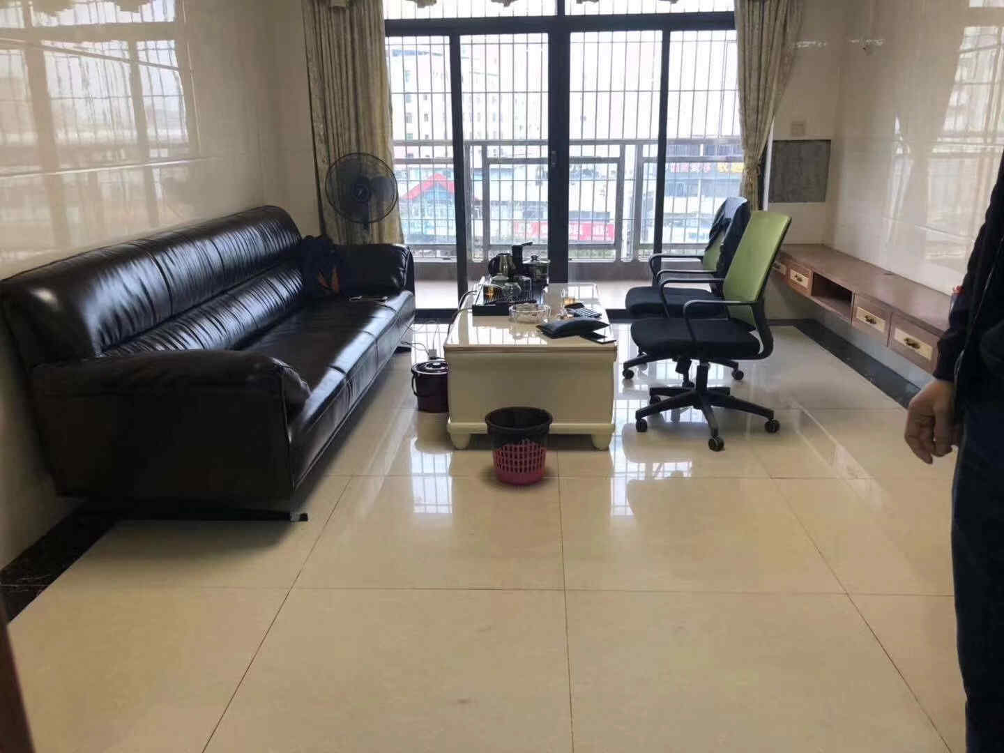 东莞长安霄边统建楼《东深花园》大阳台南北通透 零距离深圳 可首付4成分期8年