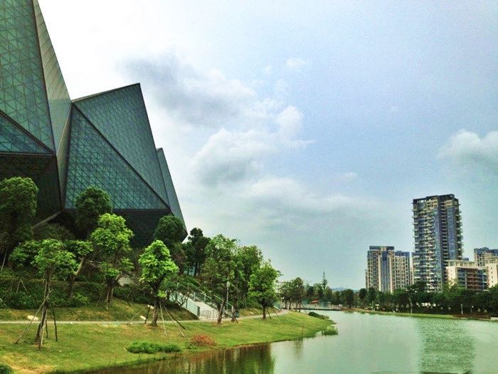 龙岗大运核心新城《启迪U公馆》地铁口小产权房 总价1字头现楼 即买即享即收益