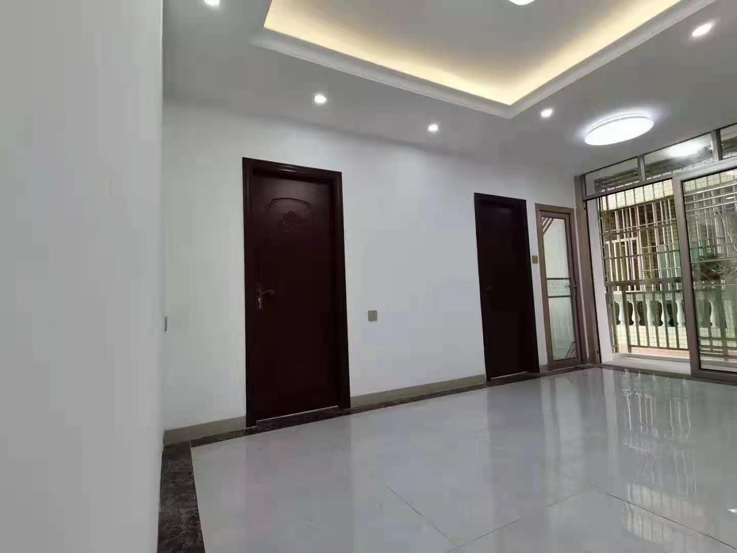 深圳龙岗横岗小产权房《龙兴南苑》 零距离地铁口 名校环绕 马路边第一排