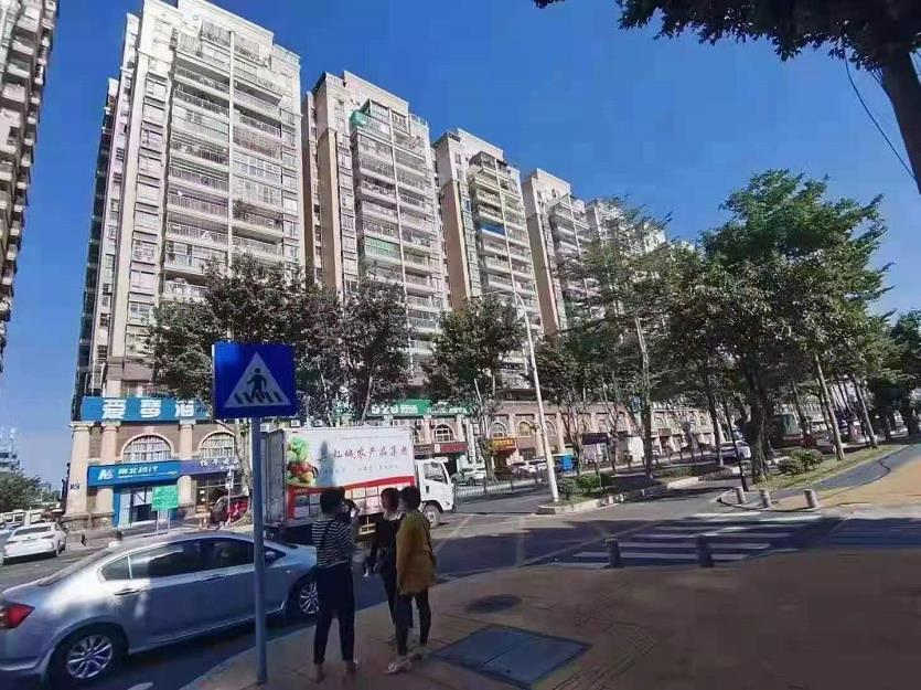 宝安福永桥头22栋大型村委统建楼《凤凰新城花园》通燃气带停车场 T字户型大阳台 可落户  
