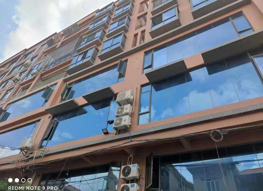 东莞寮步镇中心统建楼《中心花园》出门双线车道 香江公园河畔 别墅区景观配套 