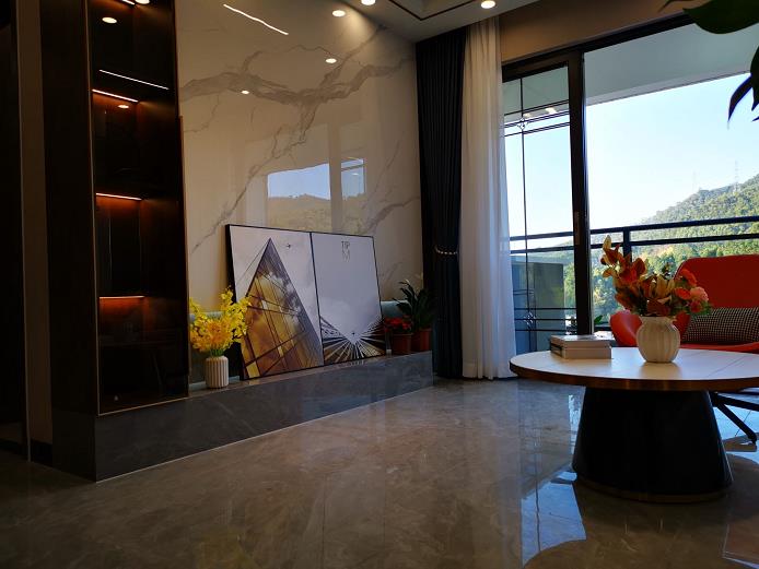 东莞樟木头旗岭村三栋小区《香樟湾畔》大飘窗南北通透 通燃气带停车场 一线江景房