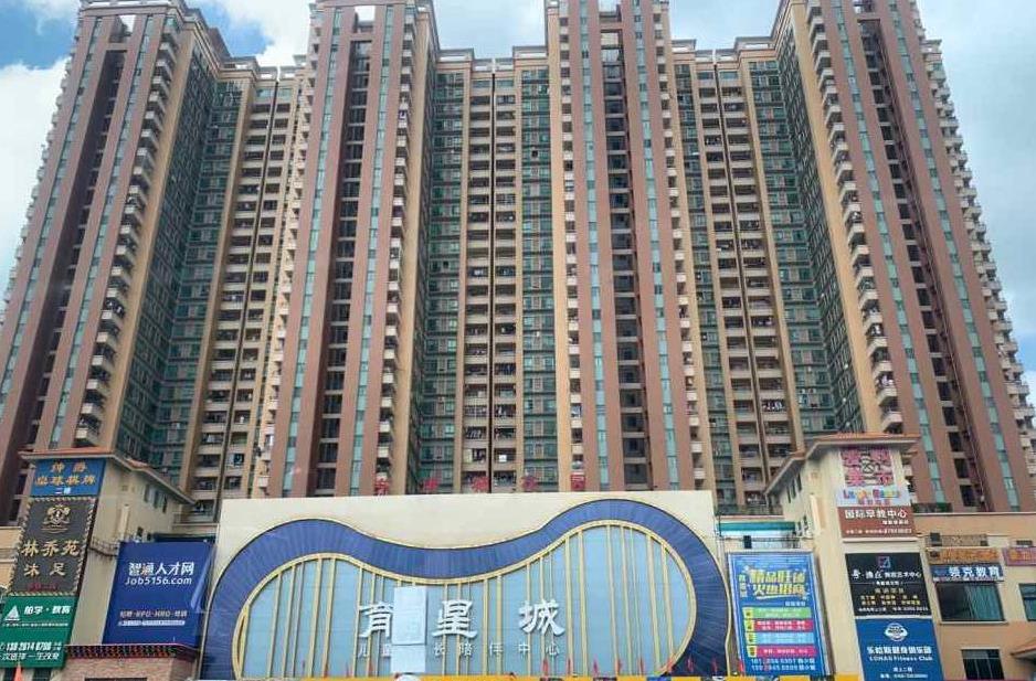 东莞塘厦莲湖房源《中心华府》商业中心区 采光好车位充足  上学无忧