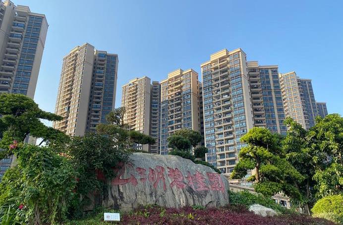 大岭山海航广场旁3栋（松湖雅苑)大岭山东站200米 带停车场 名校环绕 公园相伴