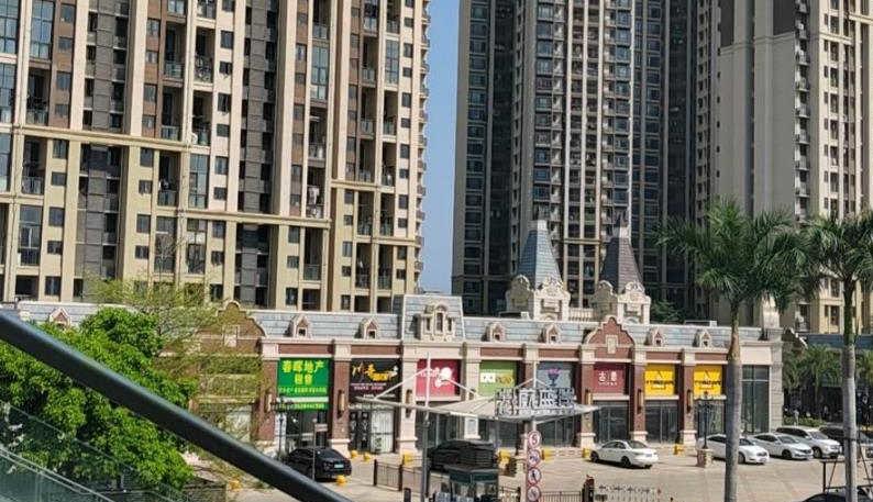 东莞塘厦桥陇小产权房「卓越名苑」户型方正带飘窗，车位1:1 免费停车，大两房总价35万起 