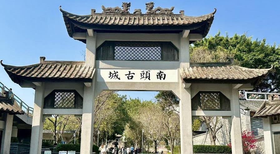 深圳南山中心新盘「南山花苑」豪华配套大阳台 通燃气带停车场 青山绿水 地铁口带租约