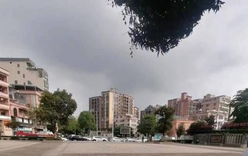 大岭山地铁口3栋小产权房「梅林花园」大阳台采光好 楼下公园大型停车场