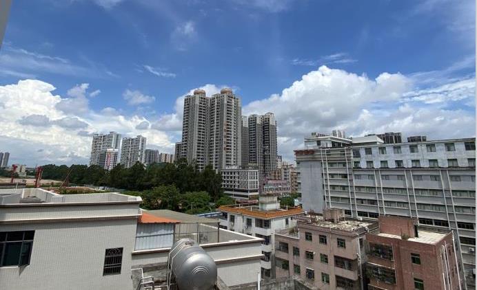 坪山临深片区新寮村小产权房「惠湾公馆」AB两栋住宅小区 带停车场 均价3500元